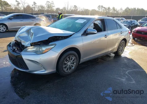 2015 Toyota Camry Se z USA, uszkodzony, nr VIN 4T1BF1FK0FU020526